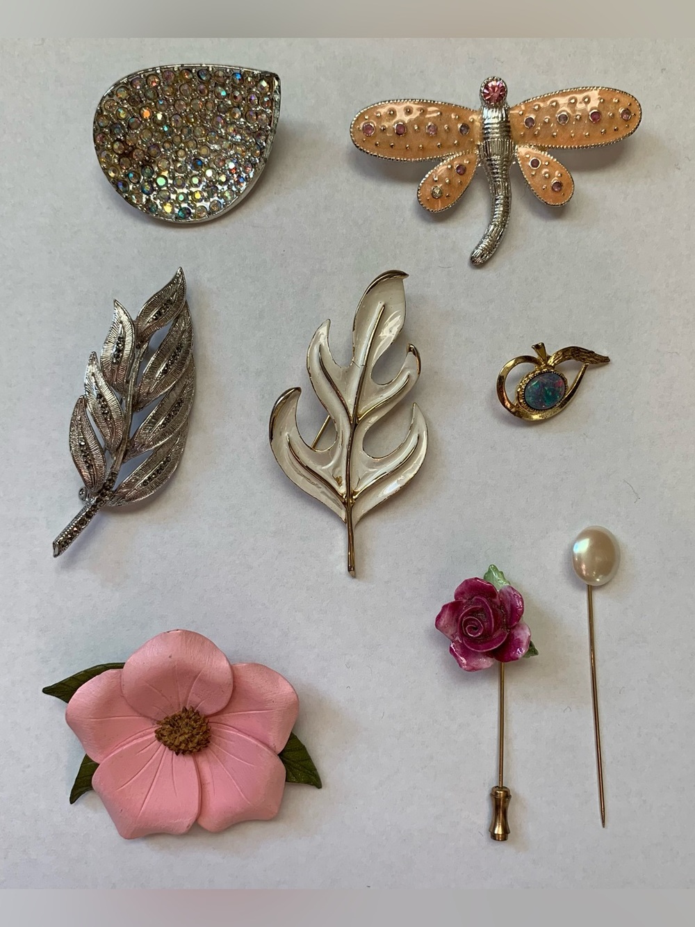 Brooches and pins. Lot of 8